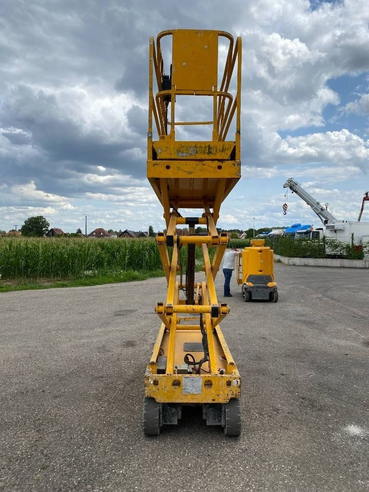 Haulotte Compact 8 - Scissor lift: picture 5 Haulotte Compact 8 - Scissor lift: picture 5