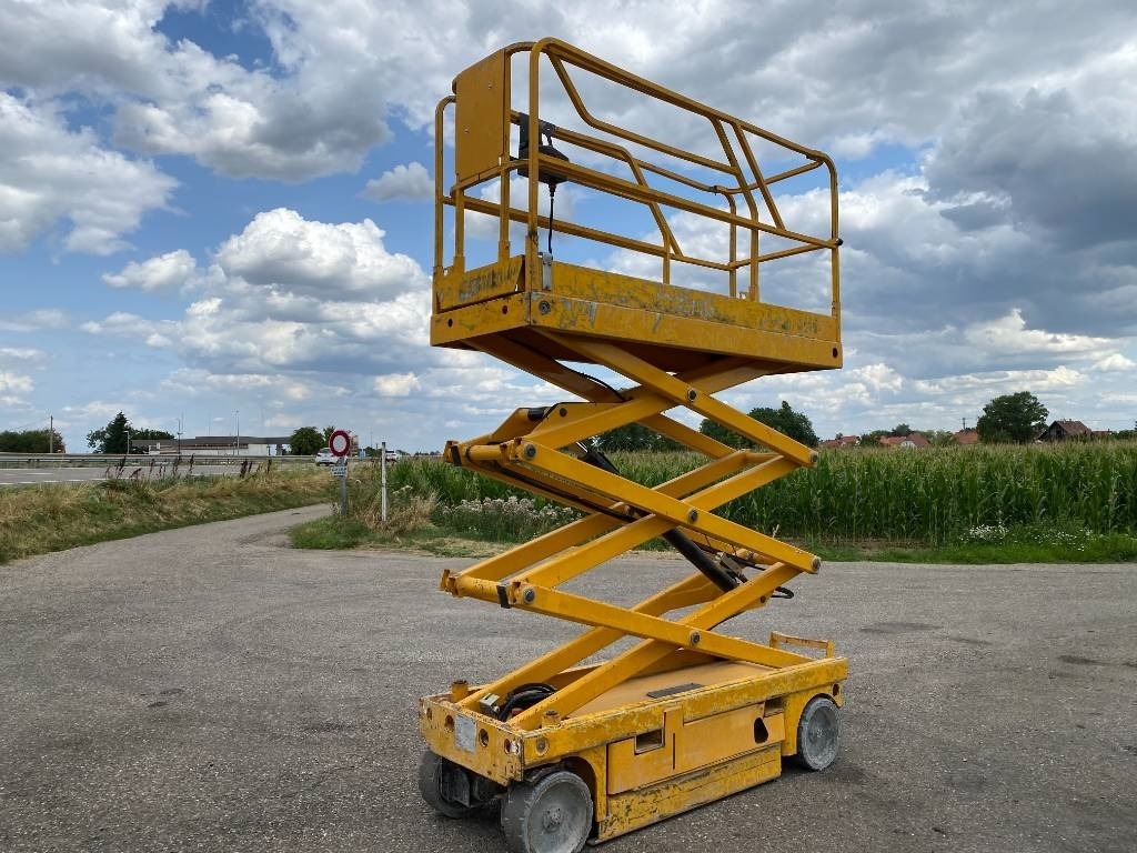 Haulotte Compact 8 - Scissor lift: picture 4 Haulotte Compact 8 - Scissor lift: picture 4