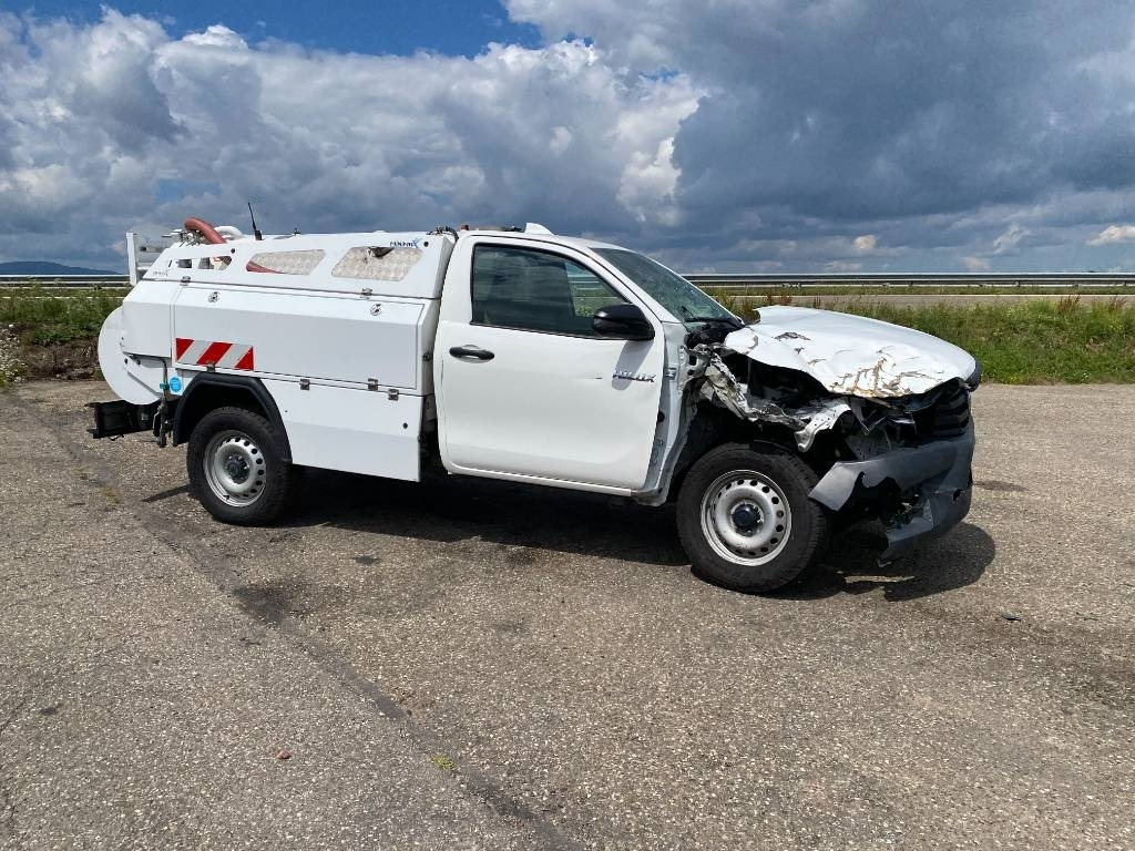 Toyota HILUX 2.4 D4D /MINIMAX COMBINE LONGWAY endommagé - Vacuum truck: picture 3 Toyota HILUX 2.4 D4D /MINIMAX COMBINE LONGWAY endommagé - Vacuum truck: picture 3