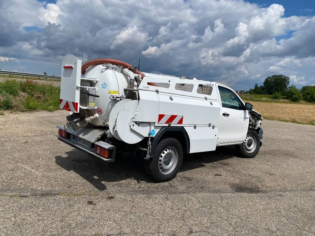 Toyota HILUX 2.4 D4D /MINIMAX COMBINE LONGWAY endommagé - Vacuum truck: picture 4 Toyota HILUX 2.4 D4D /MINIMAX COMBINE LONGWAY endommagé - Vacuum truck: picture 4