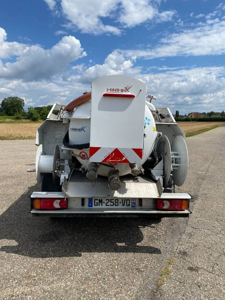 Toyota HILUX 2.4 D4D /MINIMAX COMBINE LONGWAY endommagé - Vacuum truck: picture 5 Toyota HILUX 2.4 D4D /MINIMAX COMBINE LONGWAY endommagé - Vacuum truck: picture 5