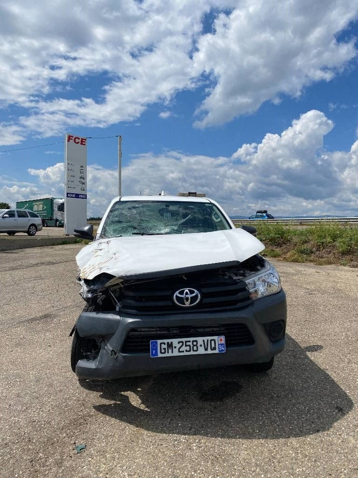 Toyota HILUX 2.4 D4D /MINIMAX COMBINE LONGWAY endommagé - Vacuum truck: picture 2 Toyota HILUX 2.4 D4D /MINIMAX COMBINE LONGWAY endommagé - Vacuum truck: picture 2