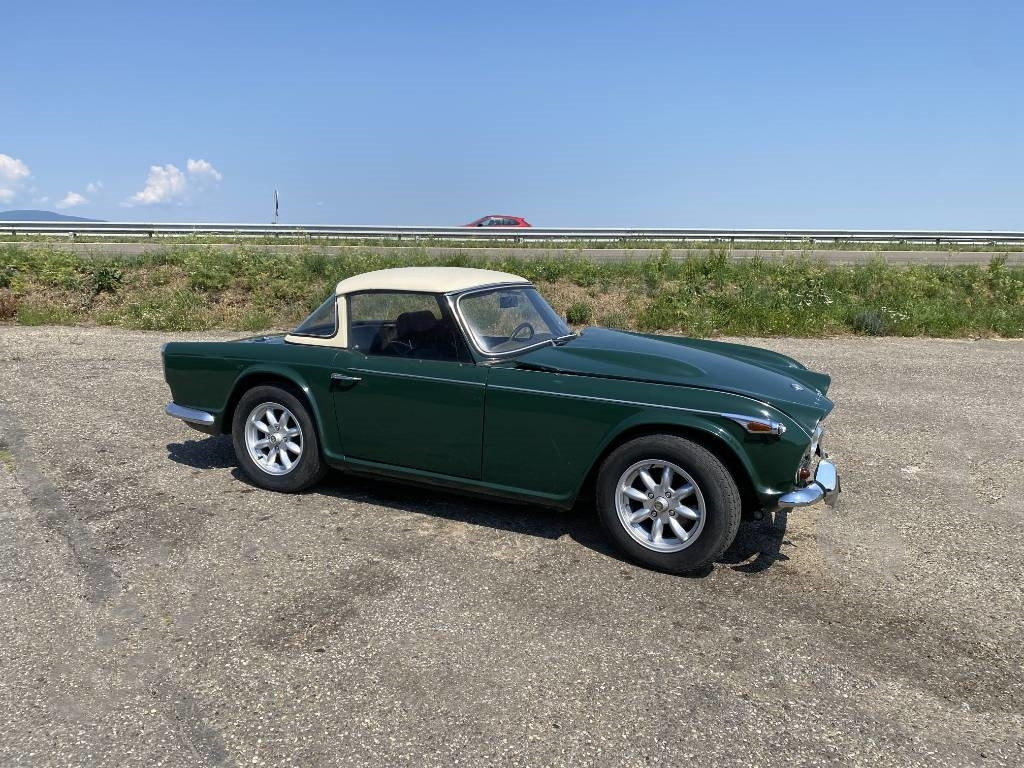 Triumph TR4-A + Hard Top / OldTimer endommagé - Convertible: picture 3 Triumph TR4-A + Hard Top / OldTimer endommagé - Convertible: picture 3