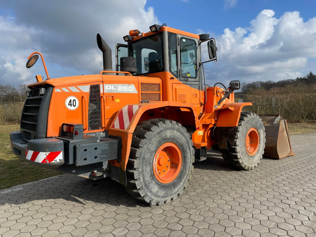 Doosan DL250 - Wheel loader: picture 2 Doosan DL250 - Wheel loader: picture 2