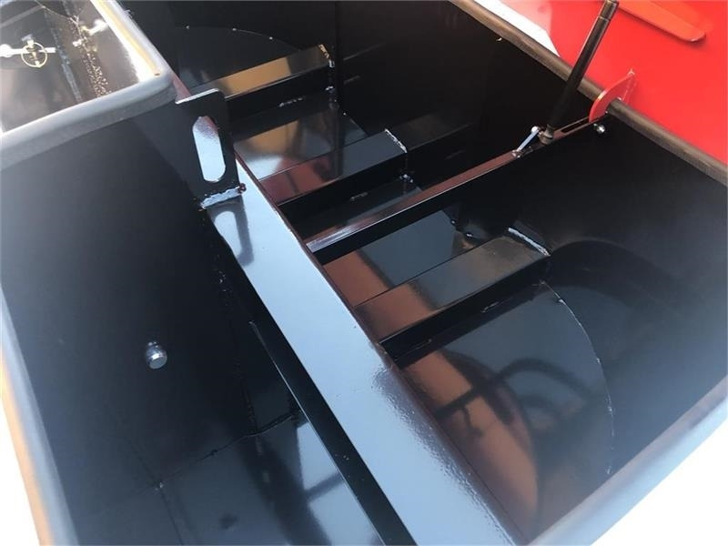 Case IH 1800 mm opbevaringskasse - Counterweight: picture 3 Case IH 1800 mm opbevaringskasse - Counterweight: picture 3