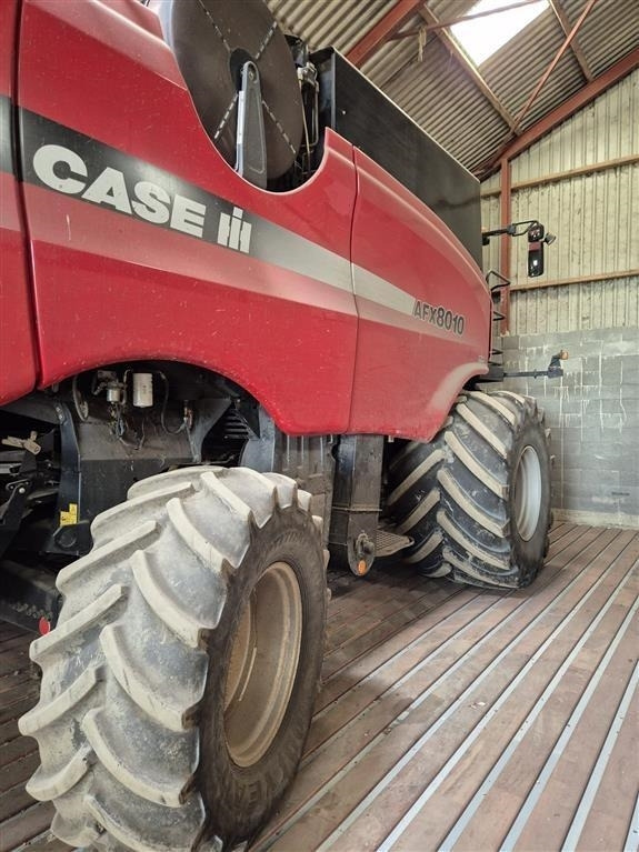 Case IH Axial-Flow 8010 MacDon skærebord - Combine harvester: picture 2 Case IH Axial-Flow 8010 MacDon skærebord - Combine harvester: picture 2