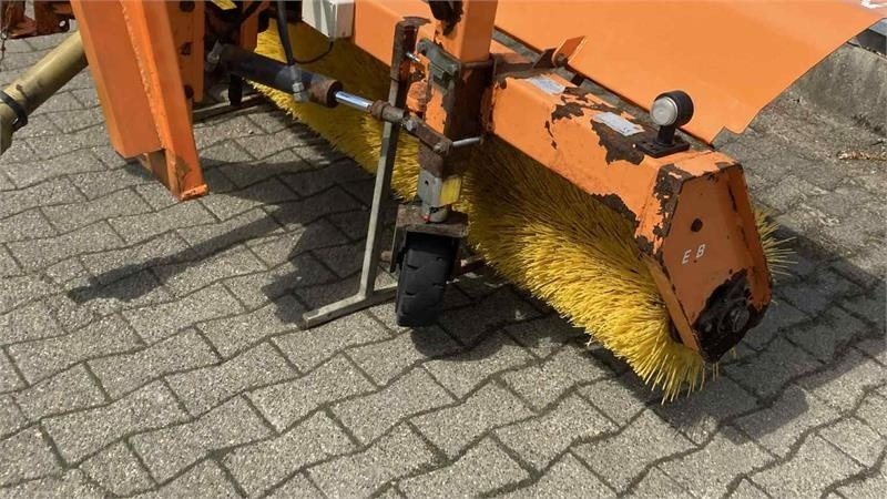 Nesbo FM 2400 S frontkost - Broom for Farm tractor: picture 2 Nesbo FM 2400 S frontkost - Broom for Farm tractor: picture 2
