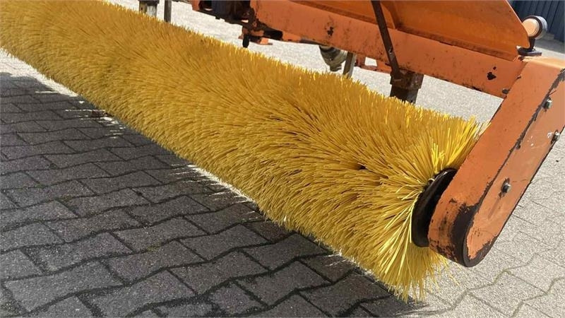 Nesbo FM 2400 S frontkost - Broom for Farm tractor: picture 1 Nesbo FM 2400 S frontkost - Broom for Farm tractor: picture 1