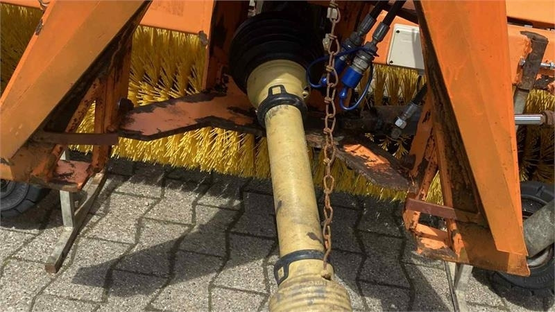 Nesbo FM 2400 S frontkost - Broom for Farm tractor: picture 3 Nesbo FM 2400 S frontkost - Broom for Farm tractor: picture 3