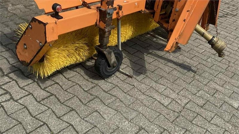 Nesbo FM 2400 S frontkost - Broom for Farm tractor: picture 4 Nesbo FM 2400 S frontkost - Broom for Farm tractor: picture 4