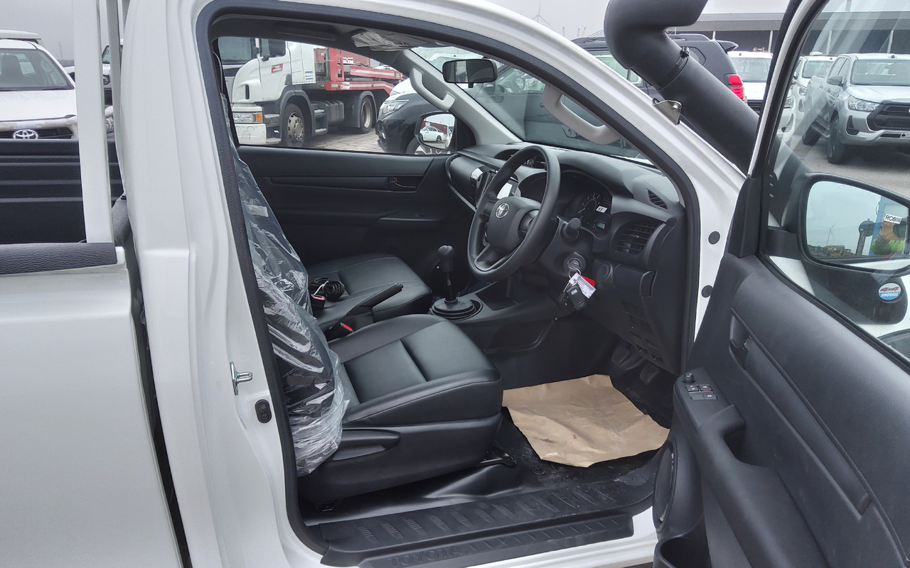 New Pickup truck Toyota Hilux / Revo RHD Pick-up single Cab 2.8L Diesel Manual: picture 10