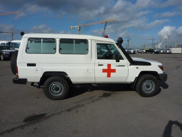 Toyota Land Cruiser 78 Metal top hzj 78 ambulance 4.2L Diesel Manual - Car: picture 5 Toyota Land Cruiser 78 Metal top hzj 78 ambulance 4.2L Diesel Manual - Car: picture 5