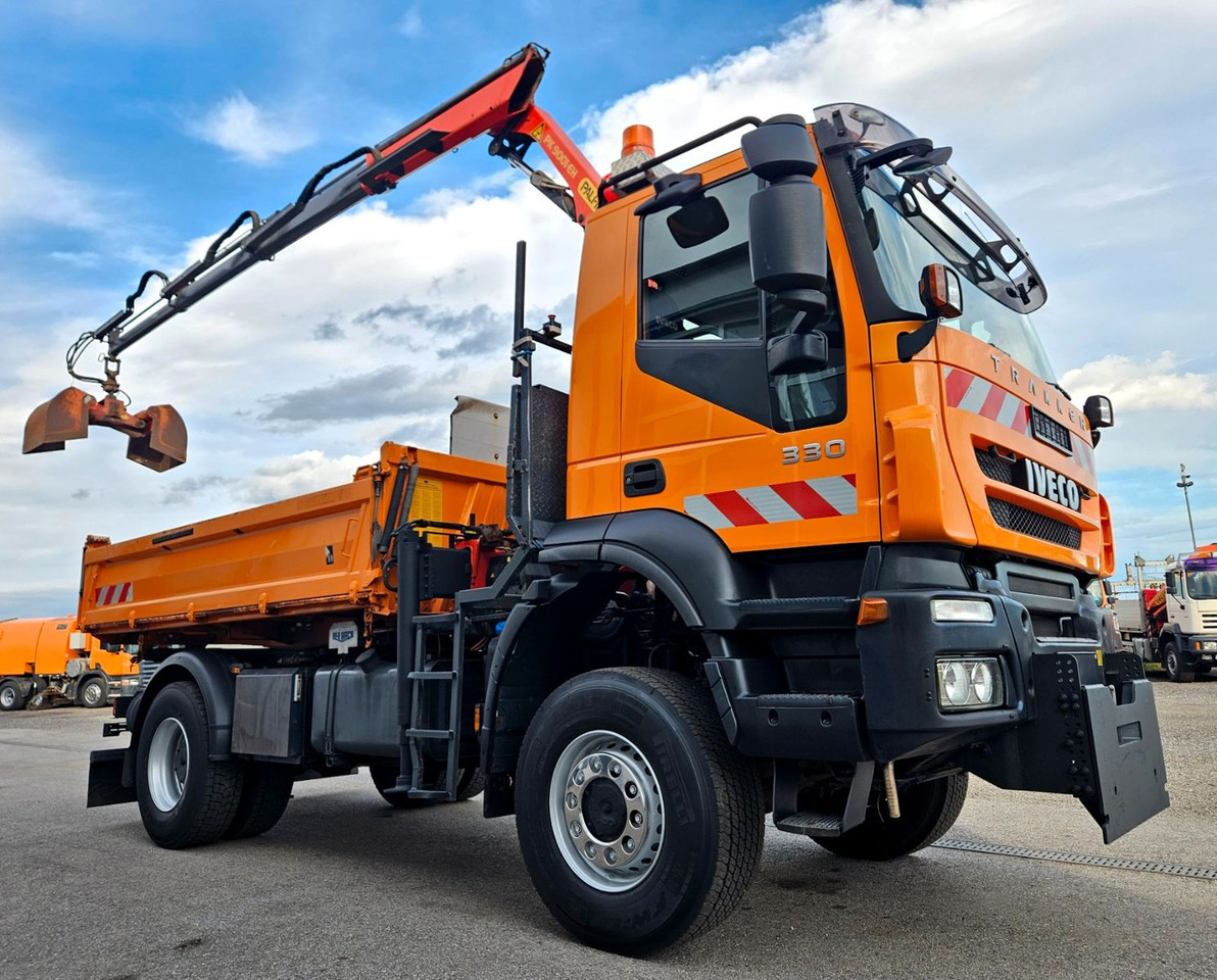 Iveco Trakker 190T33 4x4 Euro5 Kran Palfinger Funk - Tipper, Crane truck: picture 3 Iveco Trakker 190T33 4x4 Euro5 Kran Palfinger Funk - Tipper, Crane truck: picture 3