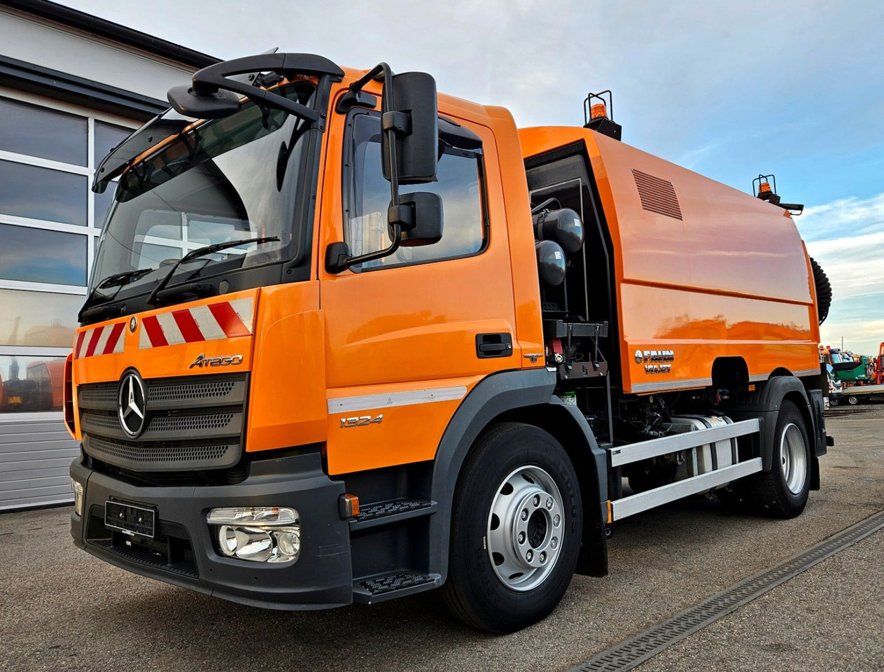 Mercedes-Benz Atego 1324 Euro6 FAUN Viajet 6 Aufbaumotor - Road sweeper: picture 4 Mercedes-Benz Atego 1324 Euro6 FAUN Viajet 6 Aufbaumotor - Road sweeper: picture 4