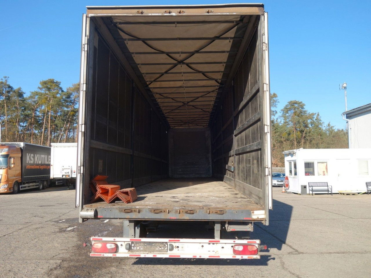 Fliegl SDS Standard, SAF Achsen - Curtainsider semi-trailer: picture 5 Fliegl SDS Standard, SAF Achsen - Curtainsider semi-trailer: picture 5