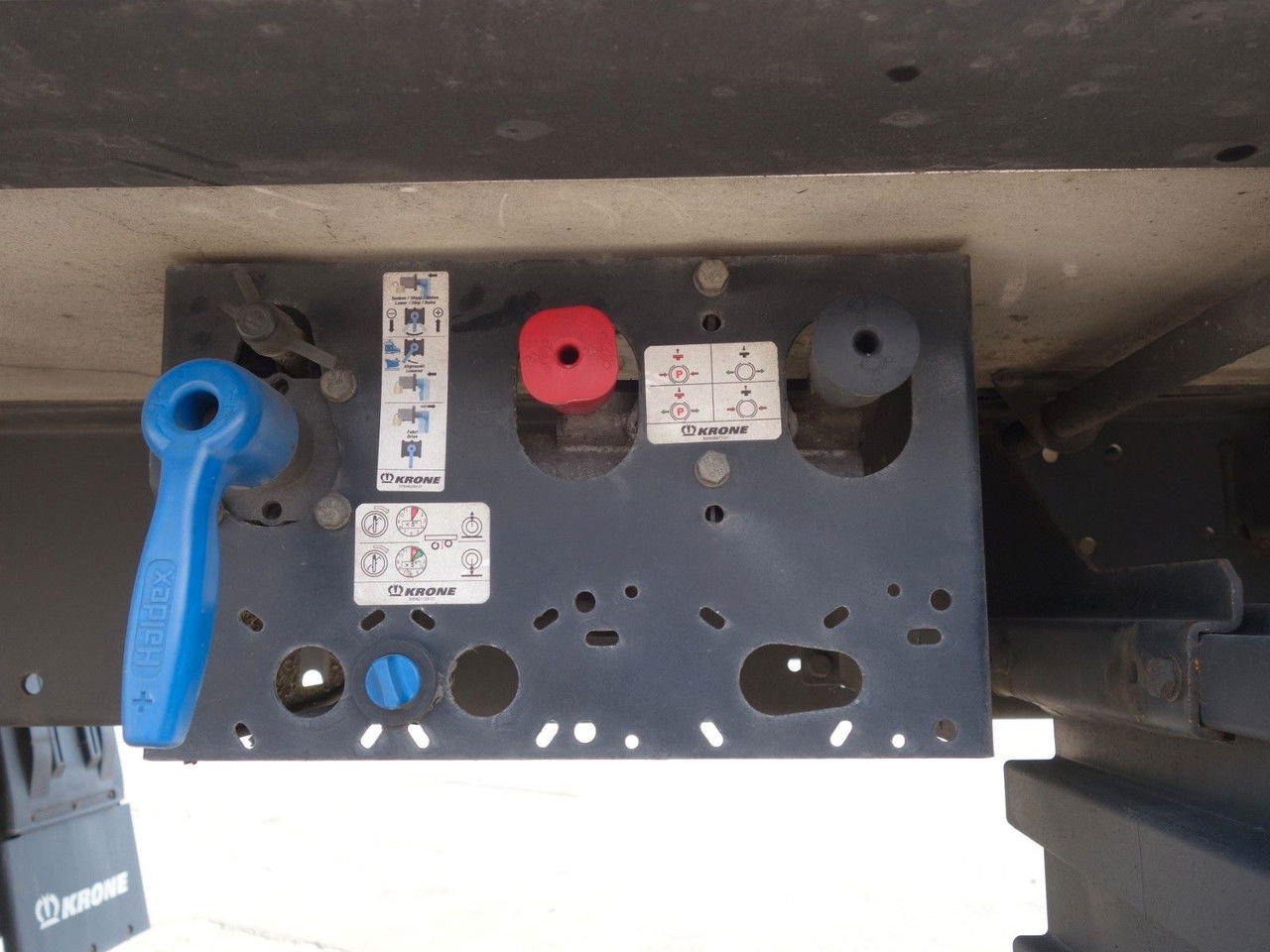 Refrigerator semi-trailer Krone SD Carrier Vector 1350: picture 10