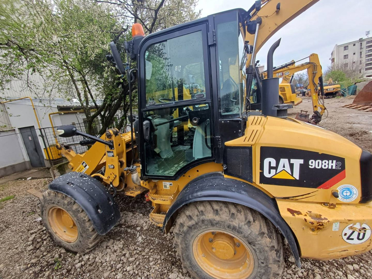 Wheel loader CAT 908H2: picture 8