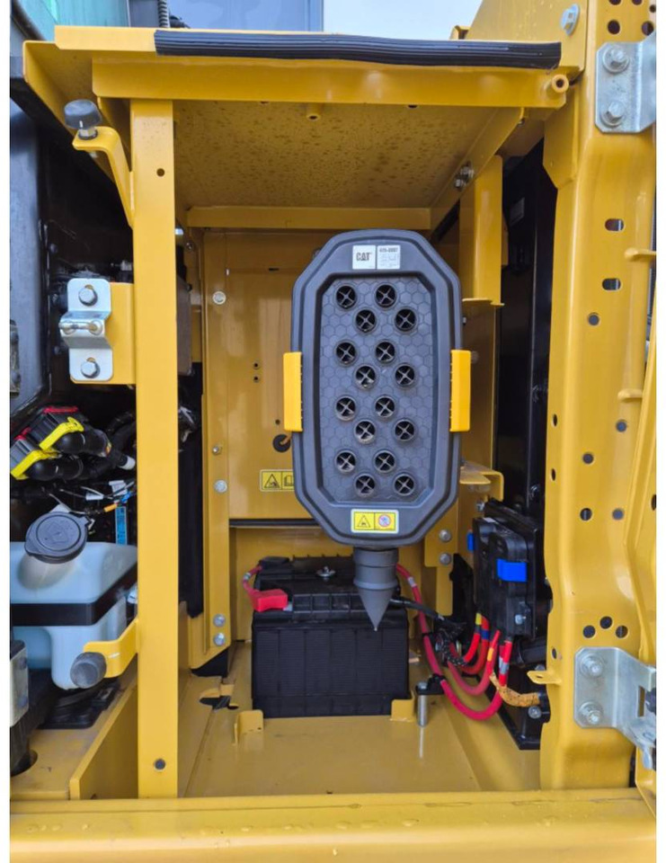 Crawler excavator CAT 320GC: picture 25