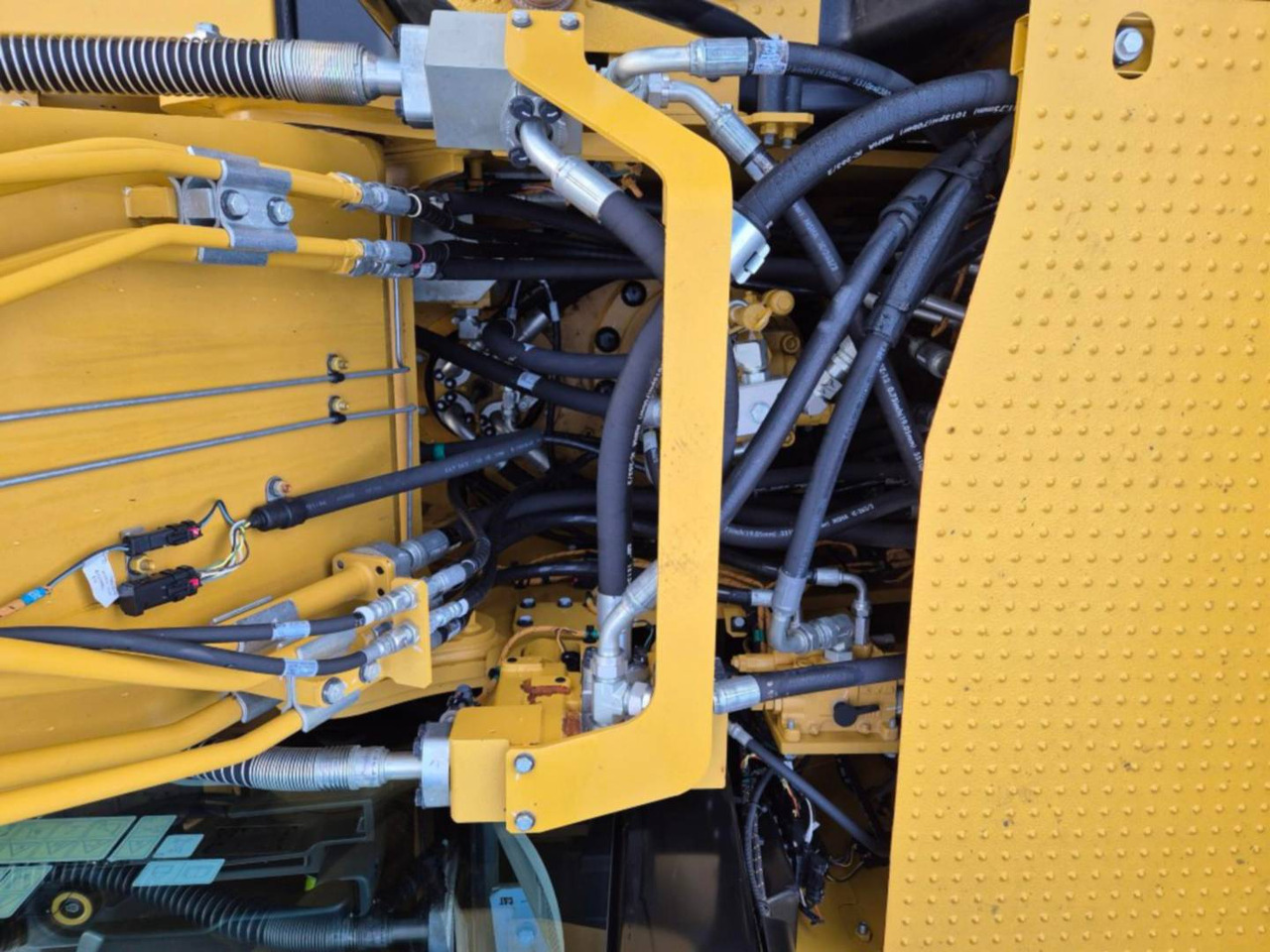 Crawler excavator CAT 320GC: picture 24