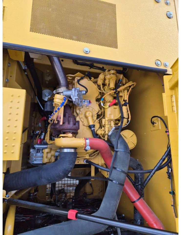 Crawler excavator CAT 320GC: picture 27