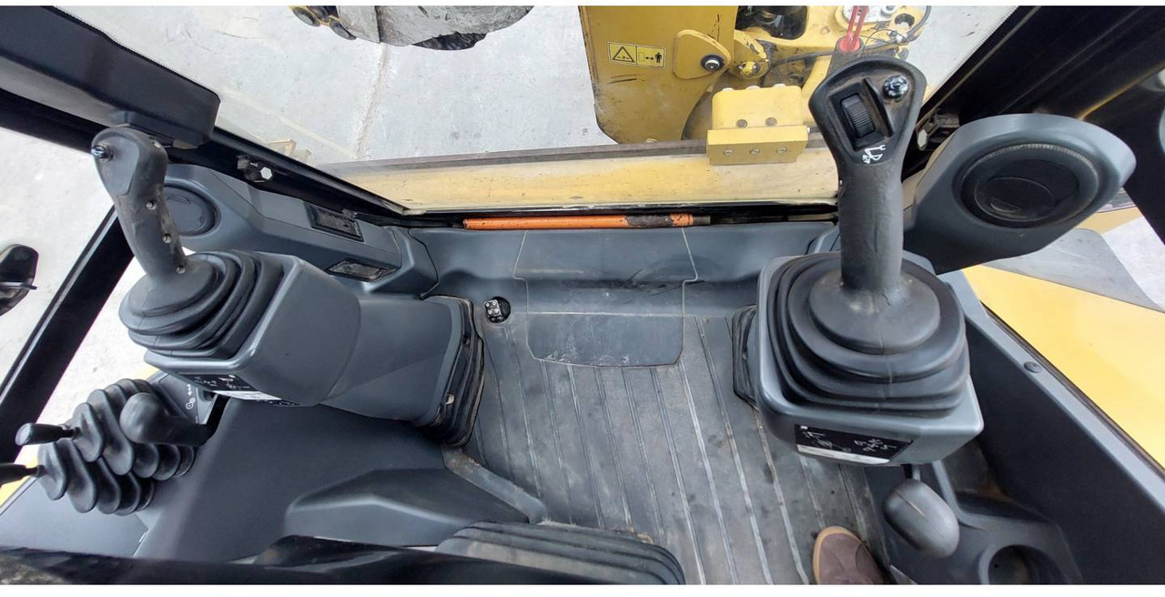 Backhoe loader CAT 432F2: picture 27