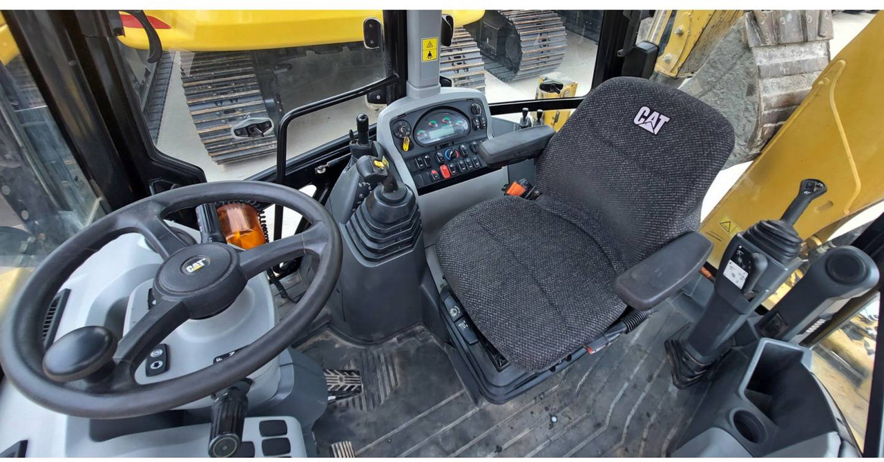 Backhoe loader CAT 432F2: picture 7