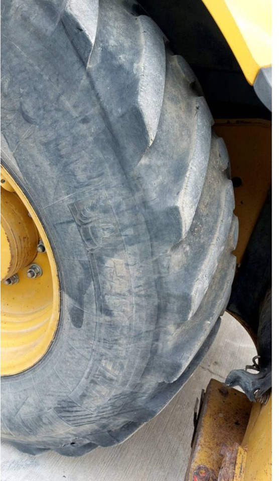 Backhoe loader CAT 432F2: picture 10