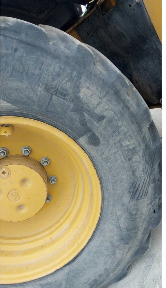 Backhoe loader CAT 432F2: picture 17