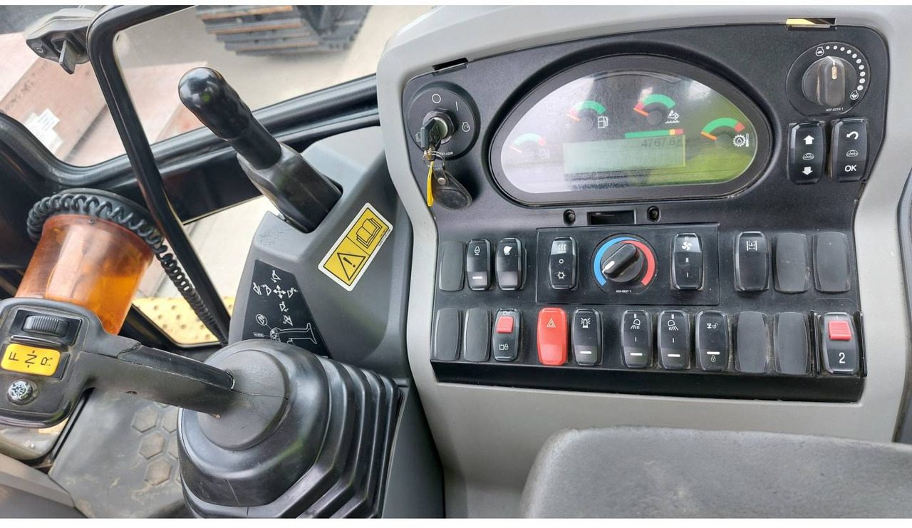 Backhoe loader CAT 432F2: picture 15