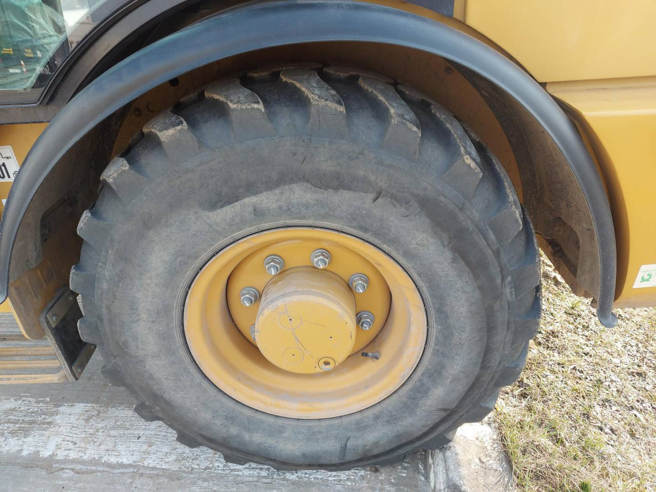 Wheel loader CAT 906M: picture 10