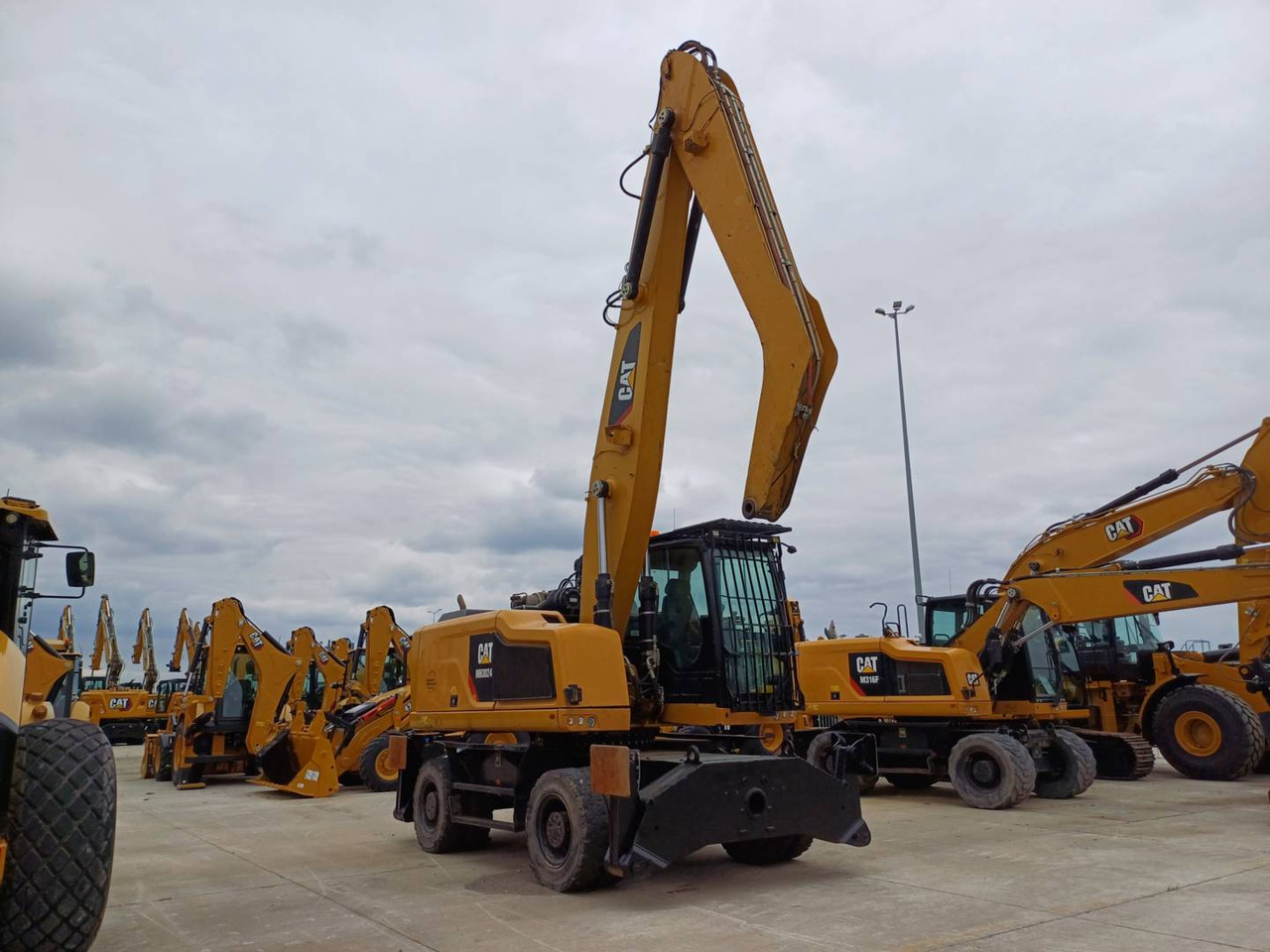 CAT MH3024 - Waste/ Industry handler: picture 2 CAT MH3024 - Waste/ Industry handler: picture 2