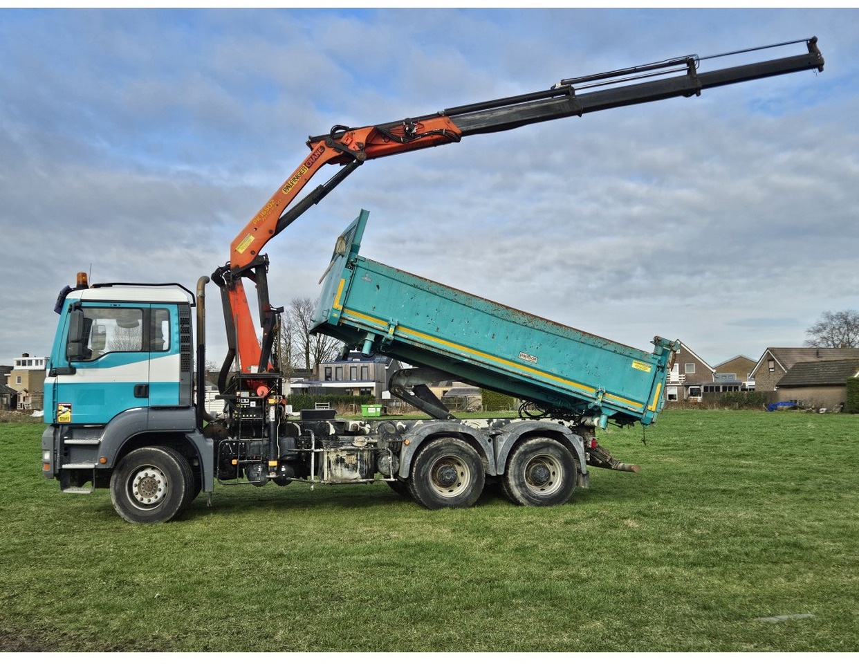 MAN TGA 33.360 TIPPER 3 SIDE CRANE PALFINGER 16502 *REMOTE CONTROL - Tipper: picture 3 MAN TGA 33.360 TIPPER 3 SIDE CRANE PALFINGER 16502 *REMOTE CONTROL - Tipper: picture 3