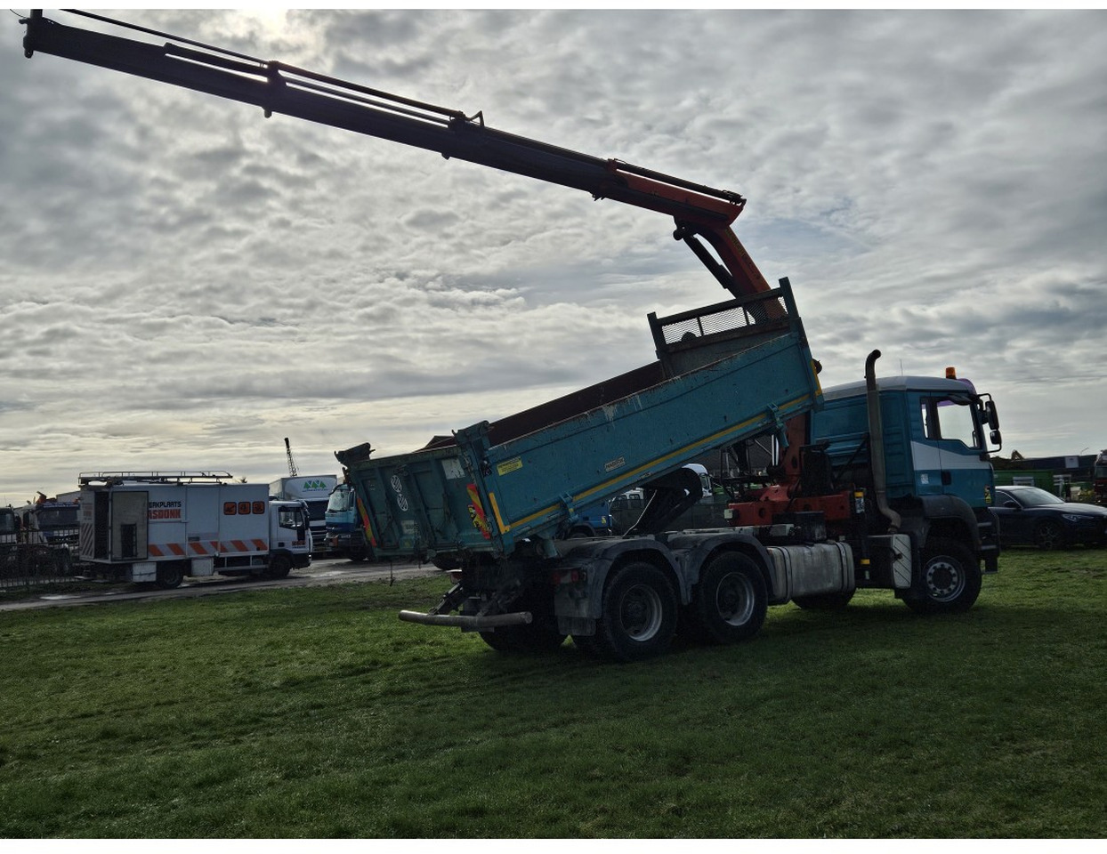 MAN TGA 33.360 TIPPER 3 SIDE CRANE PALFINGER 16502 *REMOTE CONTROL - Tipper: picture 2 MAN TGA 33.360 TIPPER 3 SIDE CRANE PALFINGER 16502 *REMOTE CONTROL - Tipper: picture 2