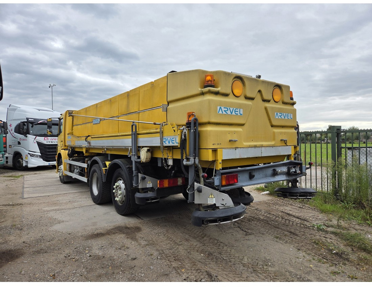 MERCEDES AXOR 2533 6X2 CHASSIS LOW MILEAGE - Cab chassis truck, Snow removal vehicle: picture 2 MERCEDES AXOR 2533 6X2 CHASSIS LOW MILEAGE - Cab chassis truck, Snow removal vehicle: picture 2