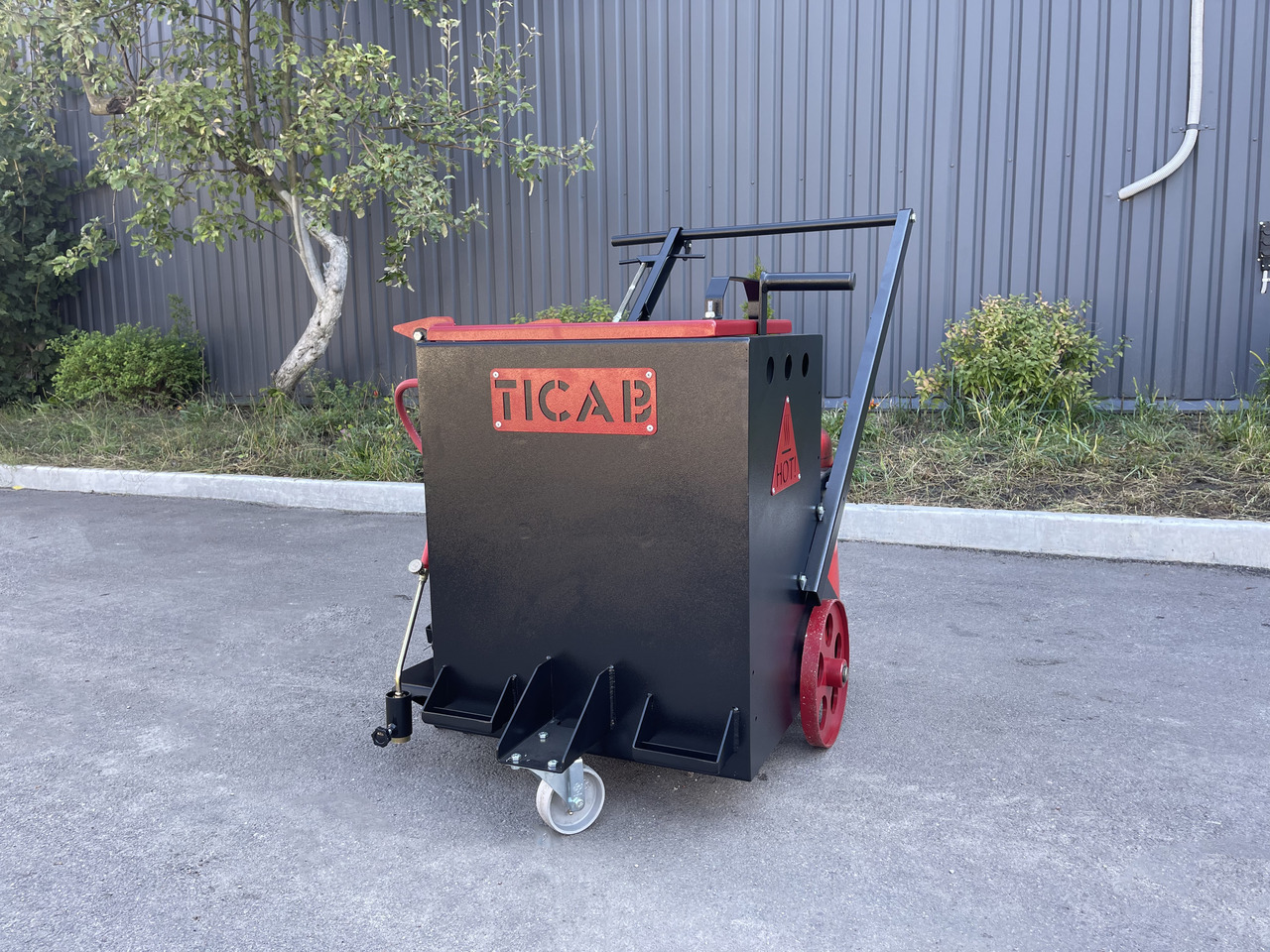 TICAB Manufacturer, Mini Crack Sealing Machine , Hand Push Crack Fill Machine - Asphalt distributor: picture 2 TICAB Manufacturer, Mini Crack Sealing Machine , Hand Push Crack Fill Machine - Asphalt distributor: picture 2