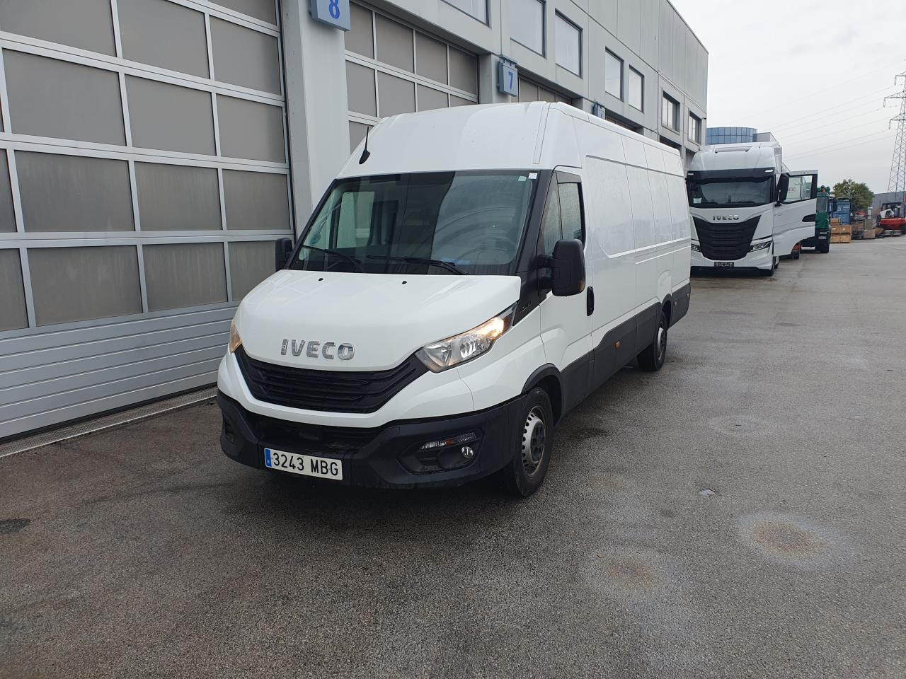 IVECO Daily 35S16 - Passenger van: picture 1 IVECO Daily 35S16 - Passenger van: picture 1