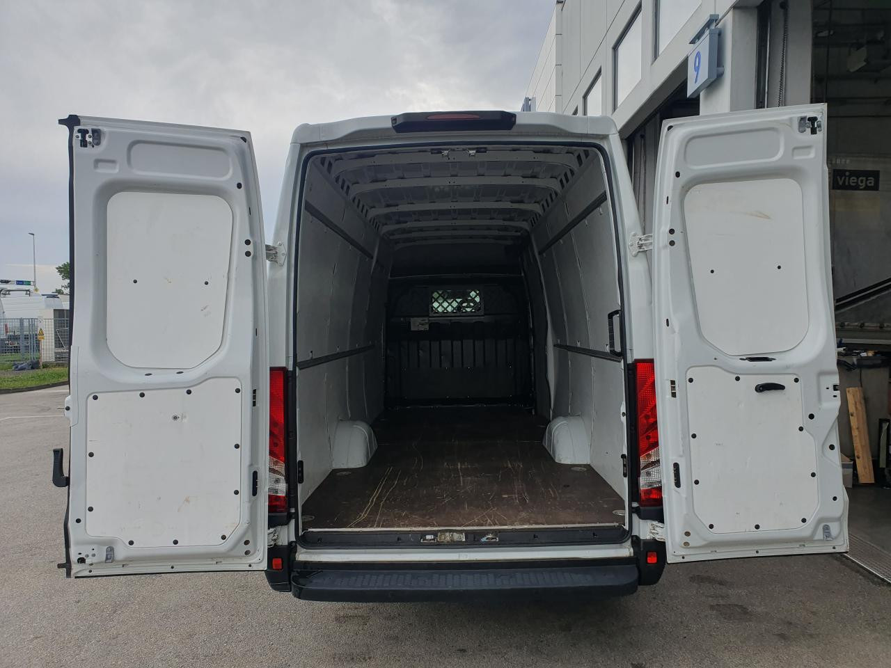 IVECO Daily 35S16A8V - Passenger van: picture 5 IVECO Daily 35S16A8V - Passenger van: picture 5