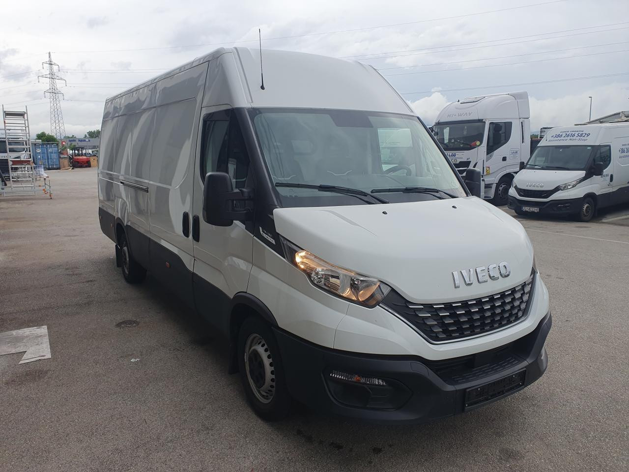 IVECO Daily 35S16A8V - Passenger van: picture 2 IVECO Daily 35S16A8V - Passenger van: picture 2