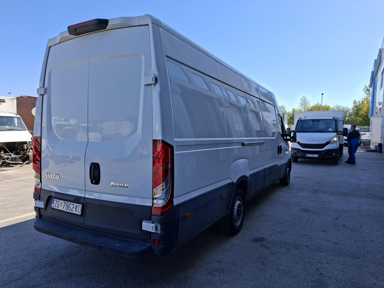 IVECO Daily 35S16V - Passenger van: picture 4 IVECO Daily 35S16V - Passenger van: picture 4