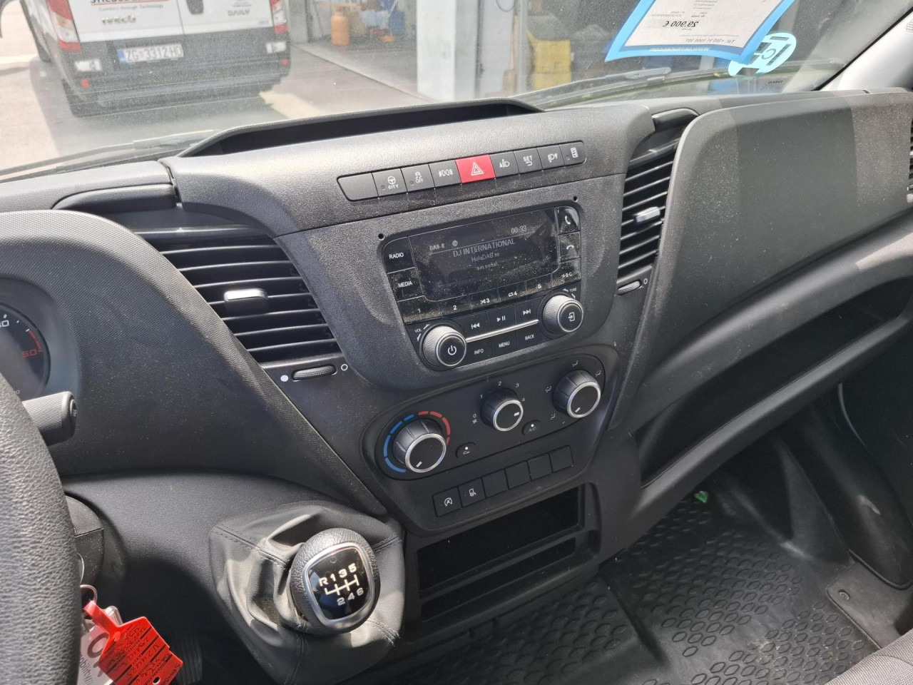 Passenger van IVECO Daily 35S16V: picture 7