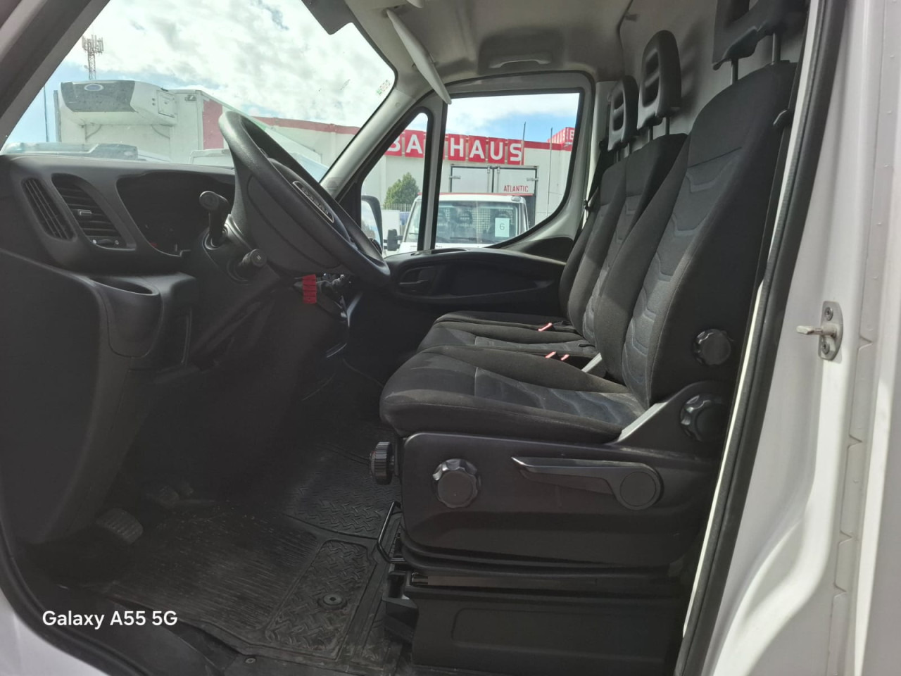 IVECO Daily 35S16V - Passenger van: picture 4 IVECO Daily 35S16V - Passenger van: picture 4