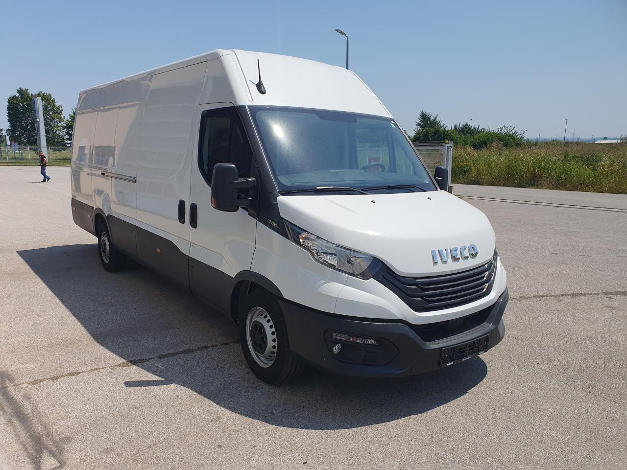 IVECO Daily 35S16V - Passenger van: picture 2 IVECO Daily 35S16V - Passenger van: picture 2