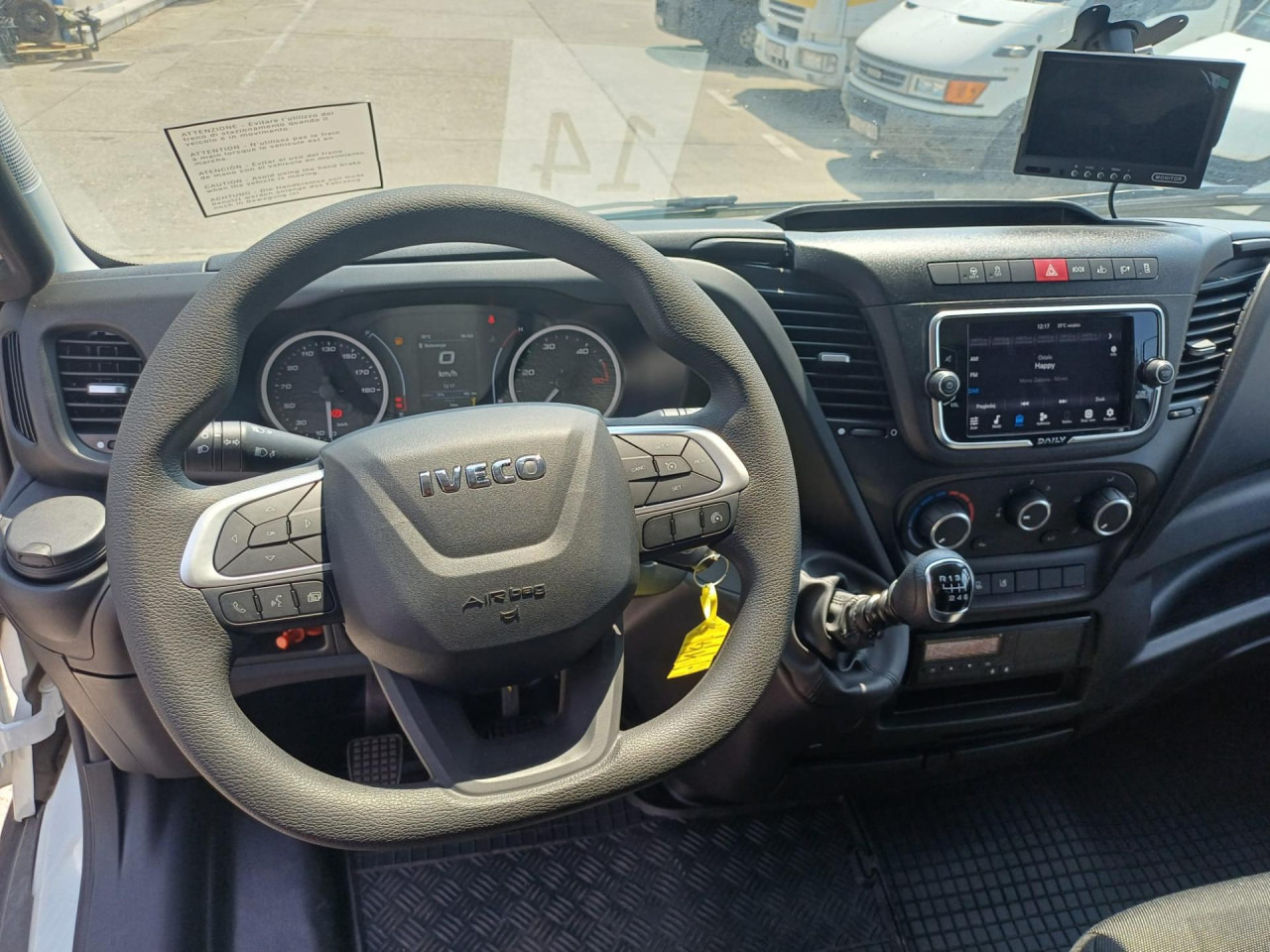 IVECO Daily 70C18H - Curtain side van: picture 3 IVECO Daily 70C18H - Curtain side van: picture 3