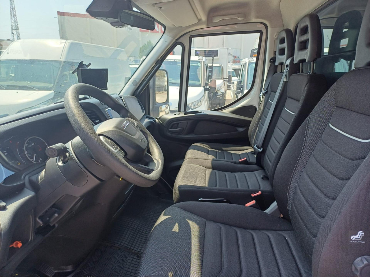 IVECO Daily 70C18H - Curtain side van: picture 2 IVECO Daily 70C18H - Curtain side van: picture 2