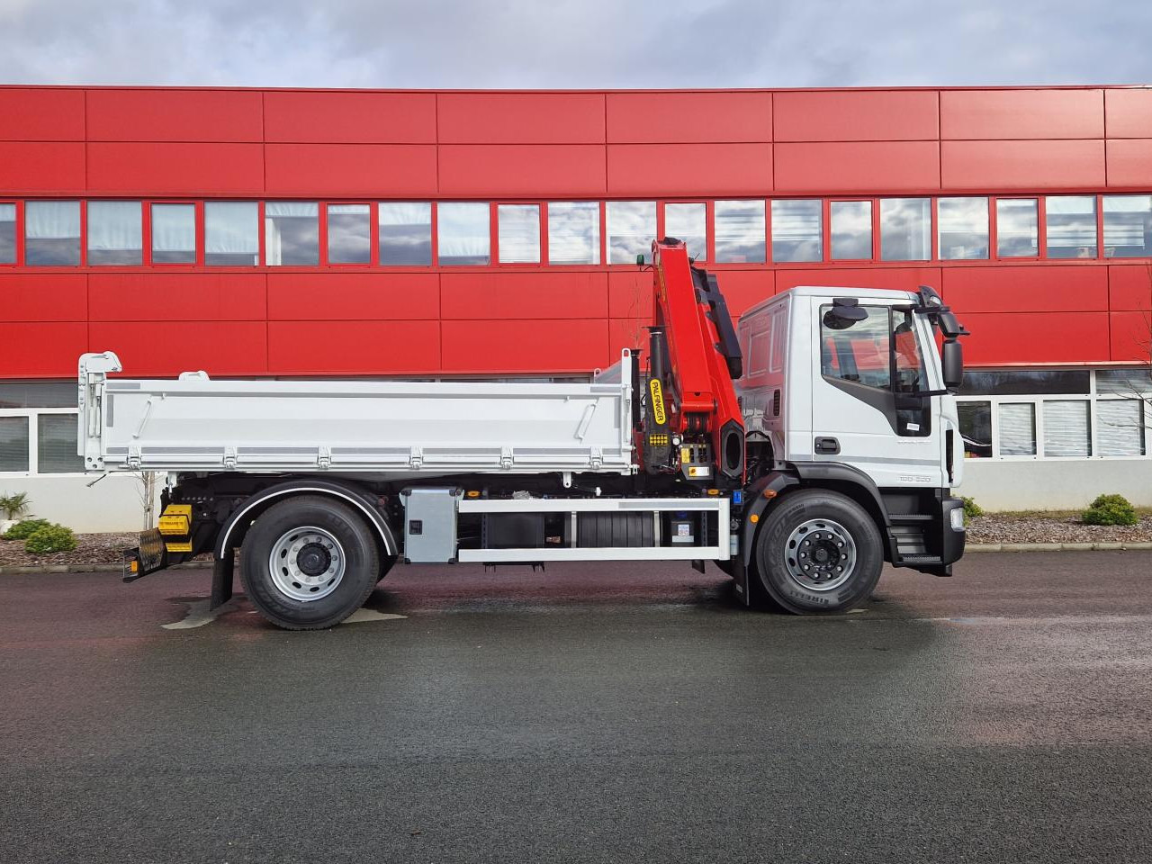 IVECO Eurocargo ML180E32 - Tipper: picture 3 IVECO Eurocargo ML180E32 - Tipper: picture 3