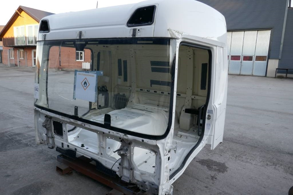 Scania P 410 - Cab for Truck: picture 2 Scania P 410 - Cab for Truck: picture 2