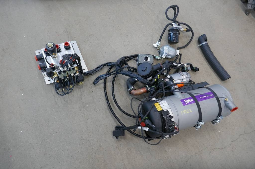 Volvo 8900 - Cab for Truck: picture 1 Volvo 8900 - Cab for Truck: picture 1