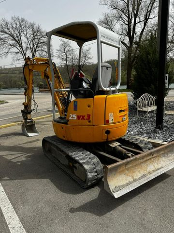 IHI 25VX3, 2.5ton, SWISS Machine IHI 25VX3, 2.5ton, SWISS Machine - Mini excavator: picture 2 IHI 25VX3, 2.5ton, SWISS Machine IHI 25VX3, 2.5ton, SWISS Machine - Mini excavator: picture 2