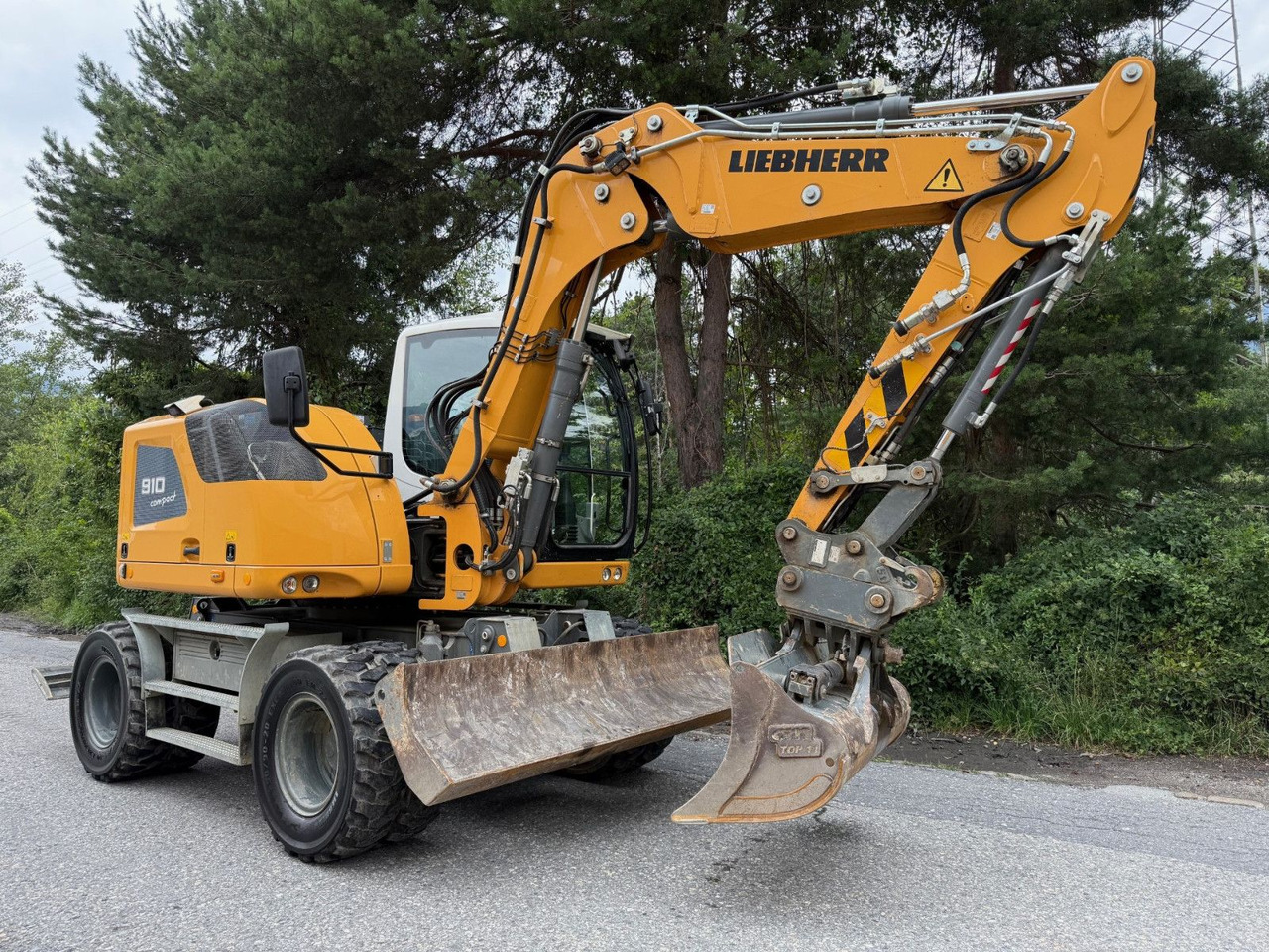 Liebherr A910 Compact Litronic,4 Schaufeln,Schnellwechsle - Wheel excavator: picture 3 Liebherr A910 Compact Litronic,4 Schaufeln,Schnellwechsle - Wheel excavator: picture 3