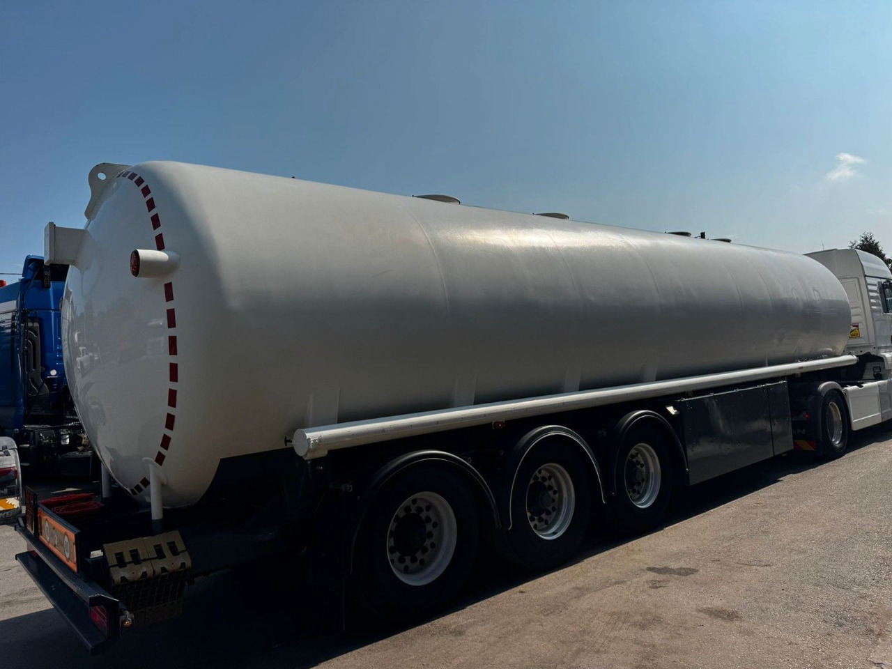 Schrader Treibstoff Diesel/Benzin, 4 Kammern, Sening - Tank semi-trailer: picture 3 Schrader Treibstoff Diesel/Benzin, 4 Kammern, Sening - Tank semi-trailer: picture 3